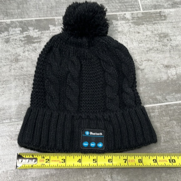 Bundle of 2 hats and gray scarf with fringe NEW never worn NWOT - Picture 7 of 7